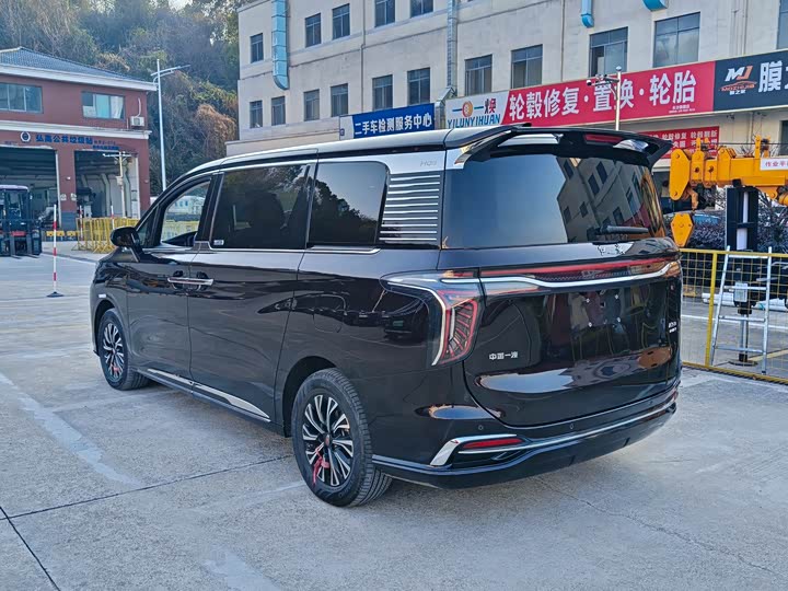 Фото 8 - Hongqi HQ9 Hybrid