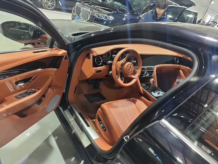 Фото 2 - Bentley Flying Spur