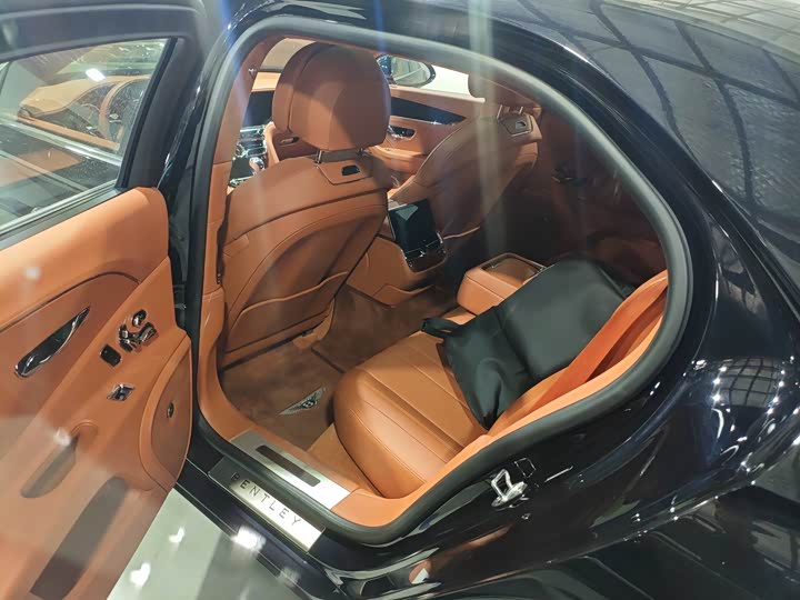 Фото 5 - Bentley Flying Spur