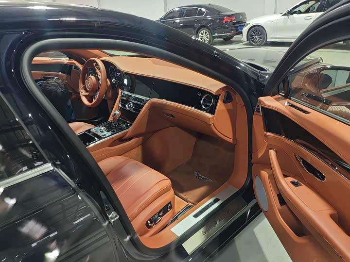 Фото 7 - Bentley Flying Spur