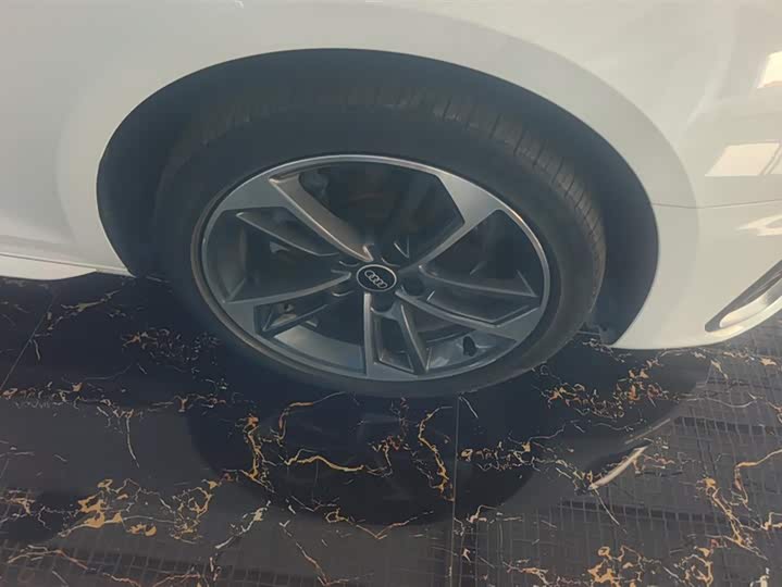 Фото 6 - Audi A4L