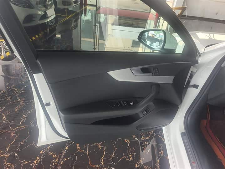 Фото 7 - Audi A4L