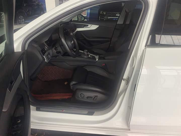 Фото 9 - Audi A4L