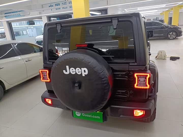 Фото 6 - Jeep Wrangler