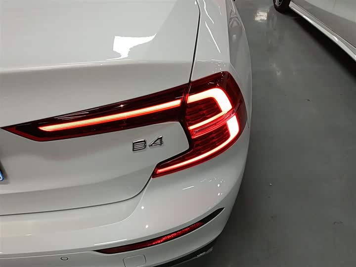 Фото 8 - Volvo S60