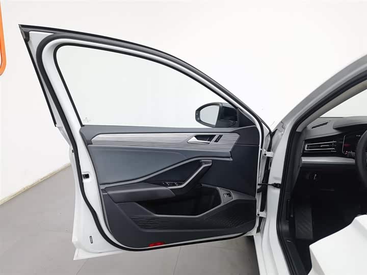 Фото 8 - Volkswagen Sagitar L