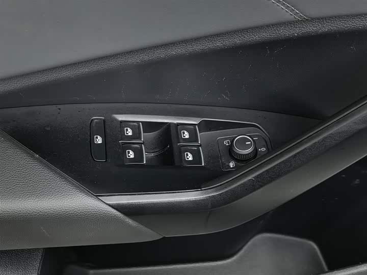 Фото 9 - Volkswagen Sagitar L