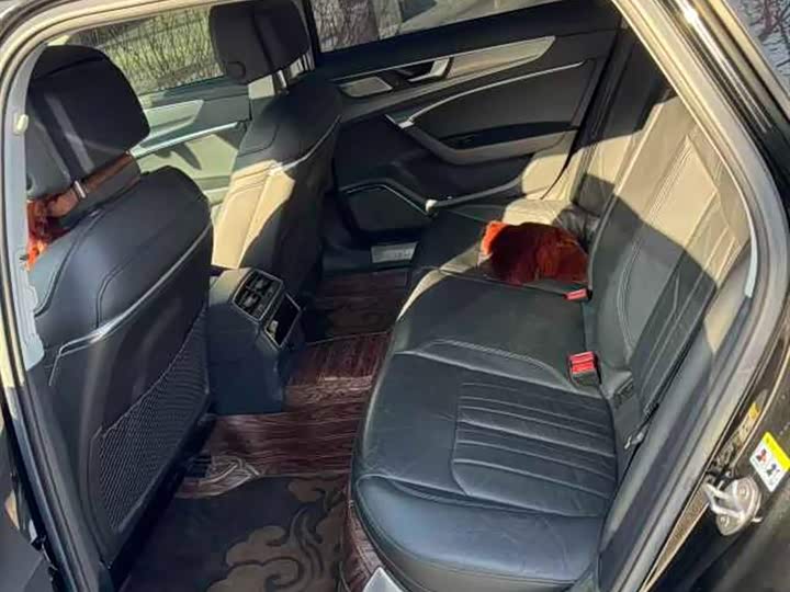 Фото 4 - Audi A6L