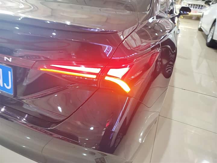 Фото 8 - Toyota Avalon