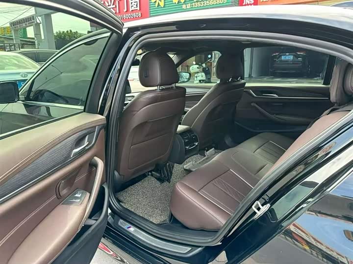 Фото 5 - BMW 5 Series