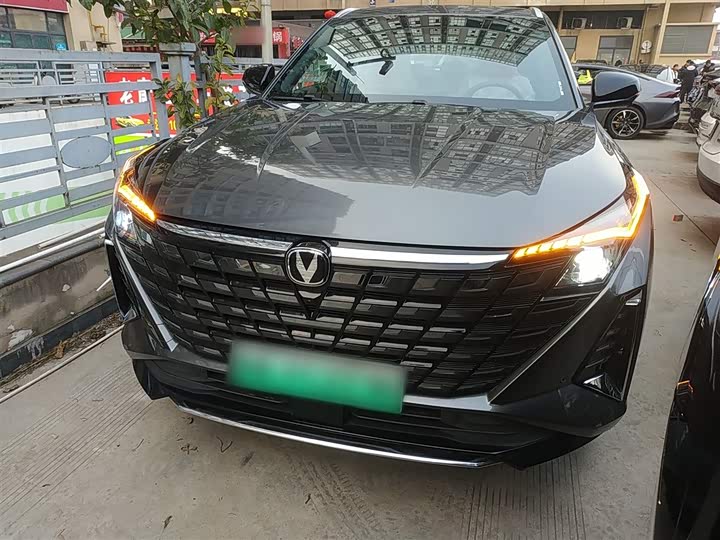 Фото 2 - Changan UNI-Z Hybrid