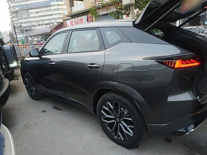 Фото 5 - Changan UNI-Z Hybrid