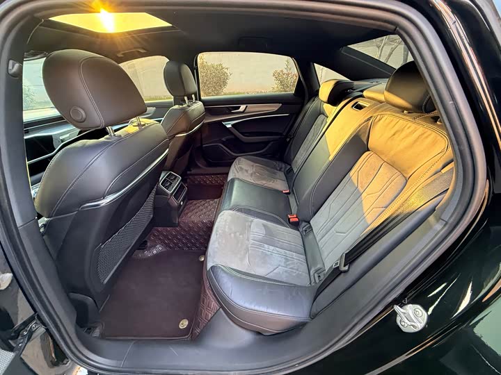 Фото 5 - Audi A6L