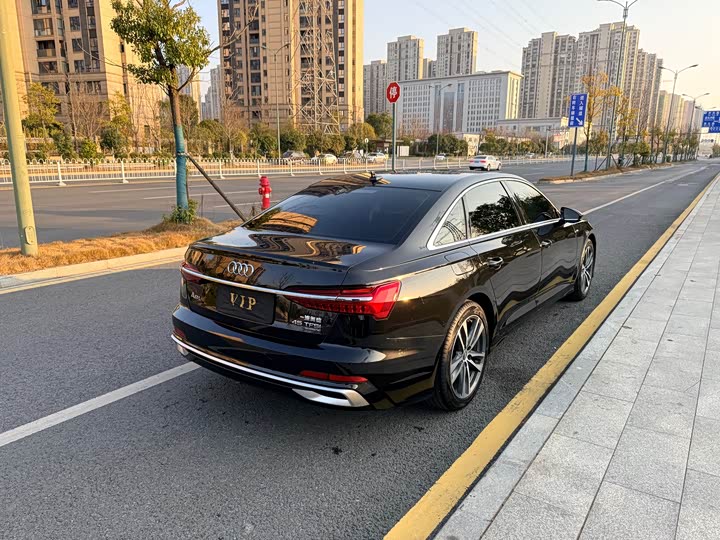 Фото 6 - Audi A6L