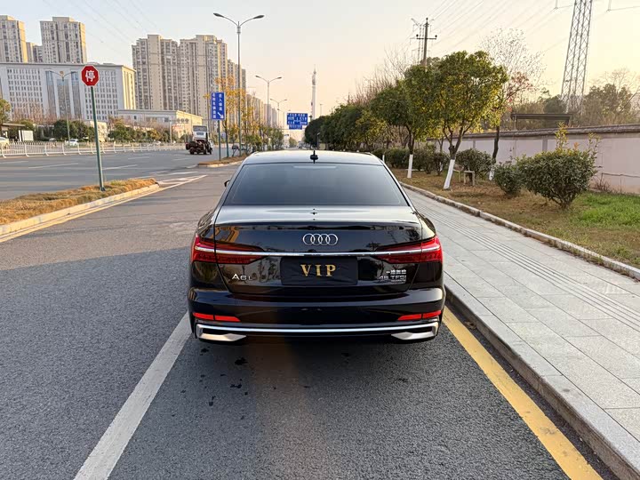 Фото 7 - Audi A6L