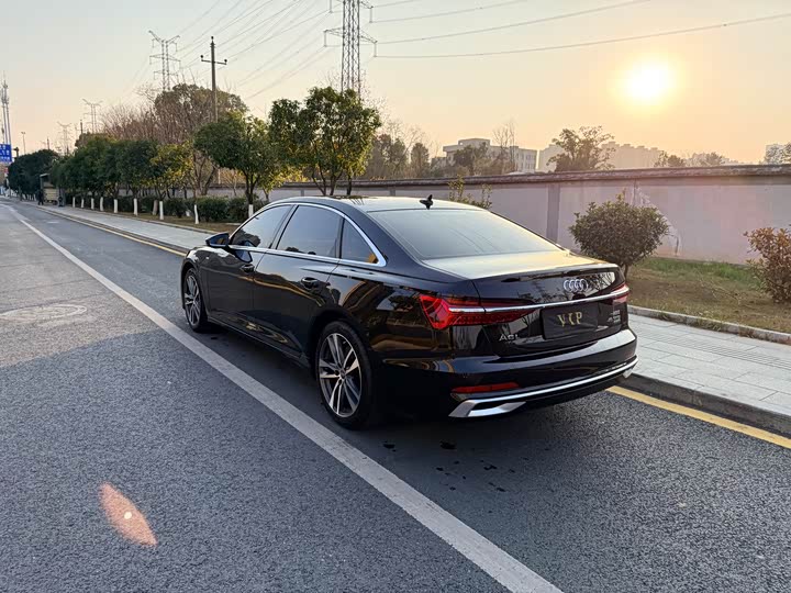 Фото 8 - Audi A6L