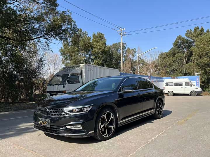 Фото 1 - Volkswagen Magotan