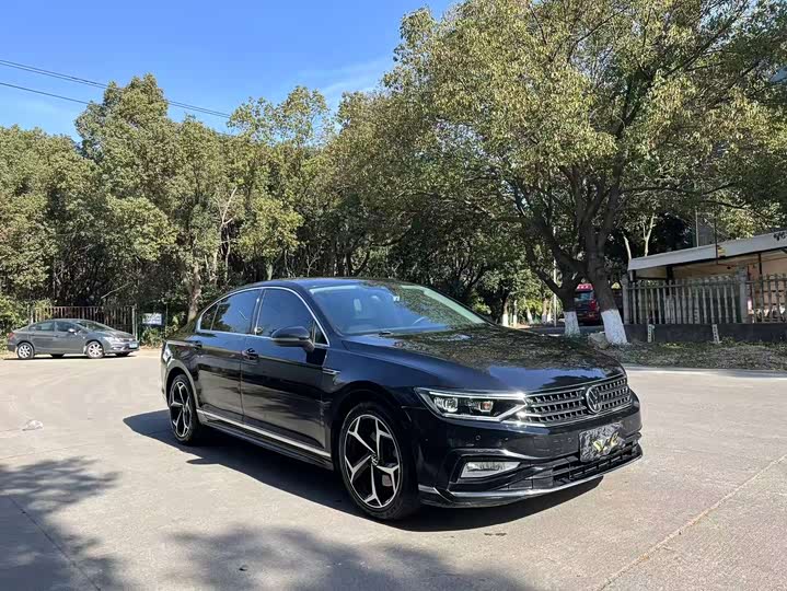 Фото 2 - Volkswagen Magotan