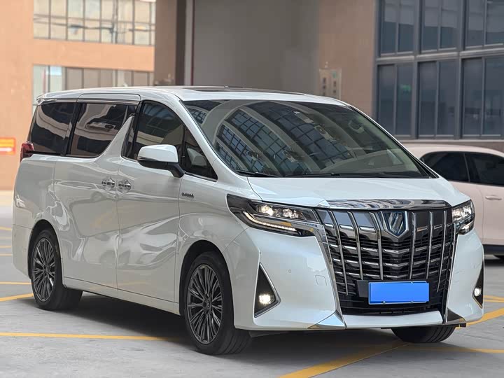 Фото 3 - Toyota Alphard