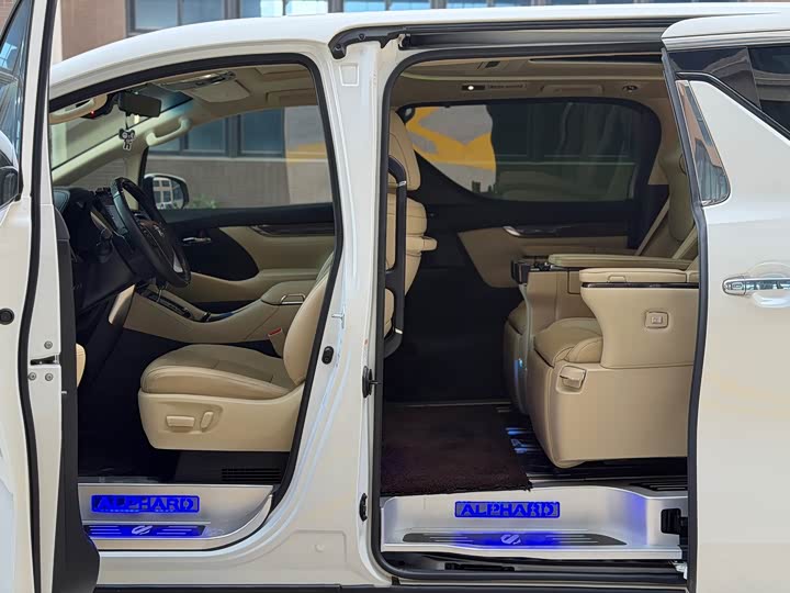 Фото 6 - Toyota Alphard