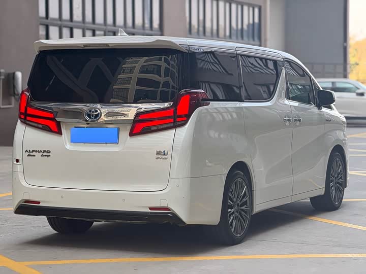 Фото 9 - Toyota Alphard