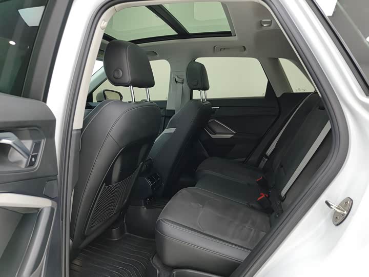 Фото 8 - Audi Q3