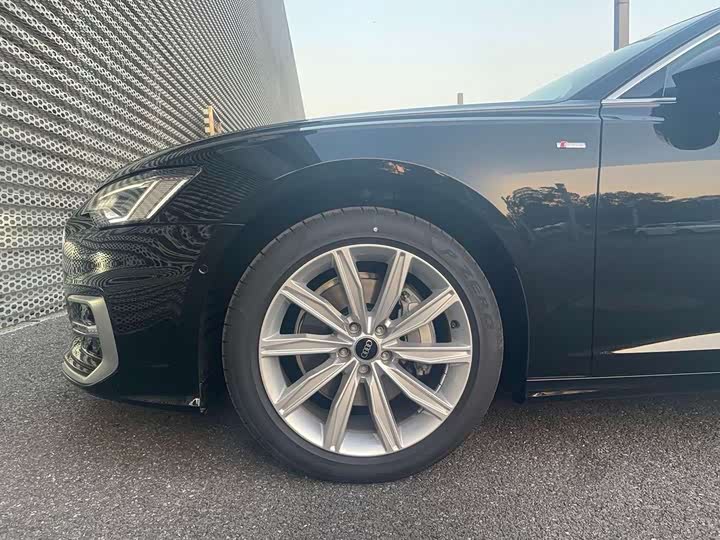 Фото 5 - Audi A6L