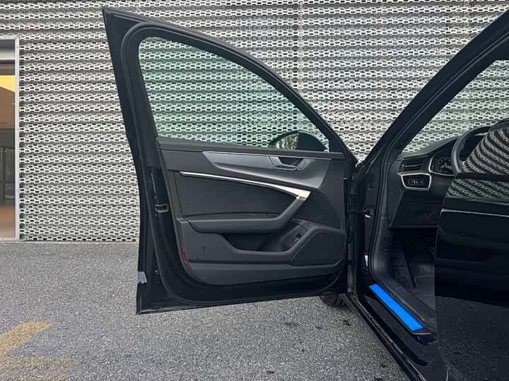 Фото 9 - Audi A6L