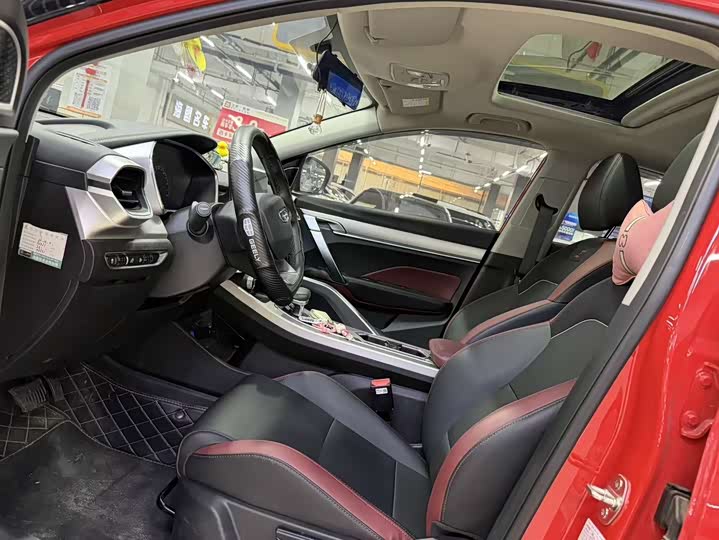 Фото 5 - Geely Coolray