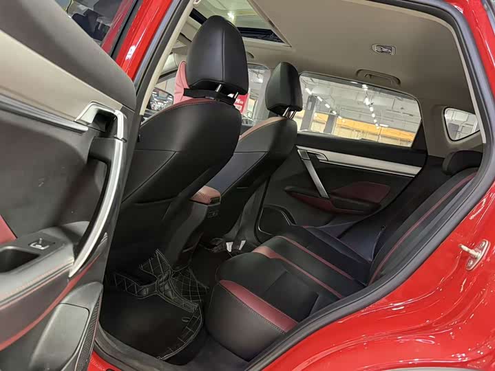 Фото 6 - Geely Coolray