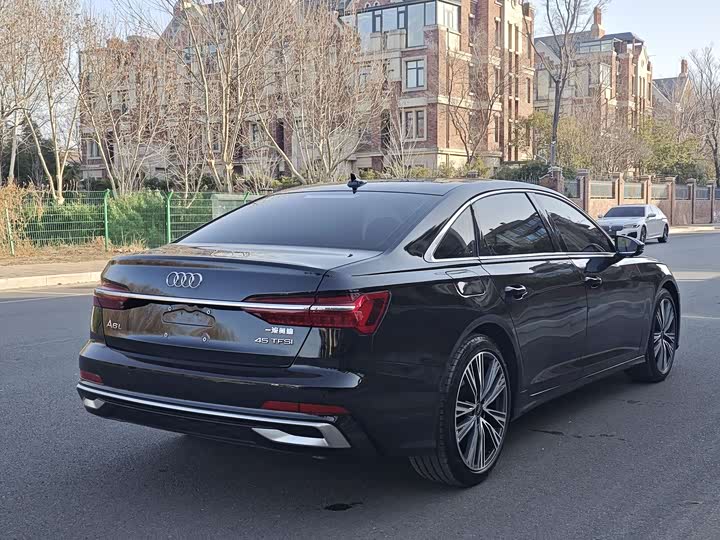 Фото 7 - Audi A6L