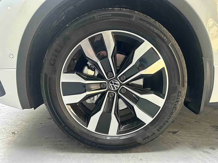 Фото 3 - Volkswagen Tiguan L Pro