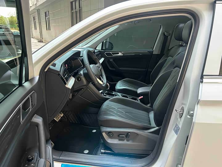 Фото 5 - Volkswagen Tiguan L Pro