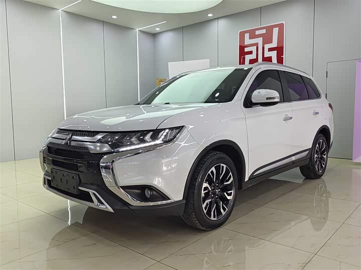 Фото 1 - Mitsubishi Outlander