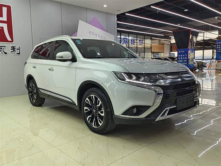 Фото 3 - Mitsubishi Outlander
