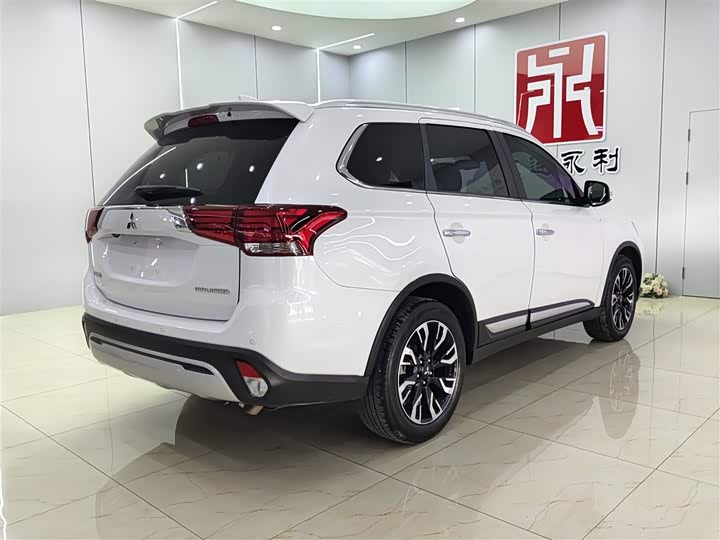 Фото 6 - Mitsubishi Outlander