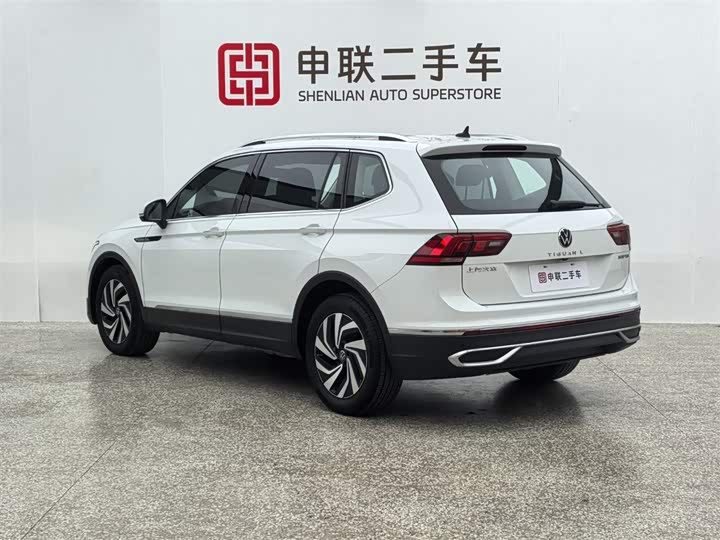 Фото 2 - Volkswagen Tiguan L Pro