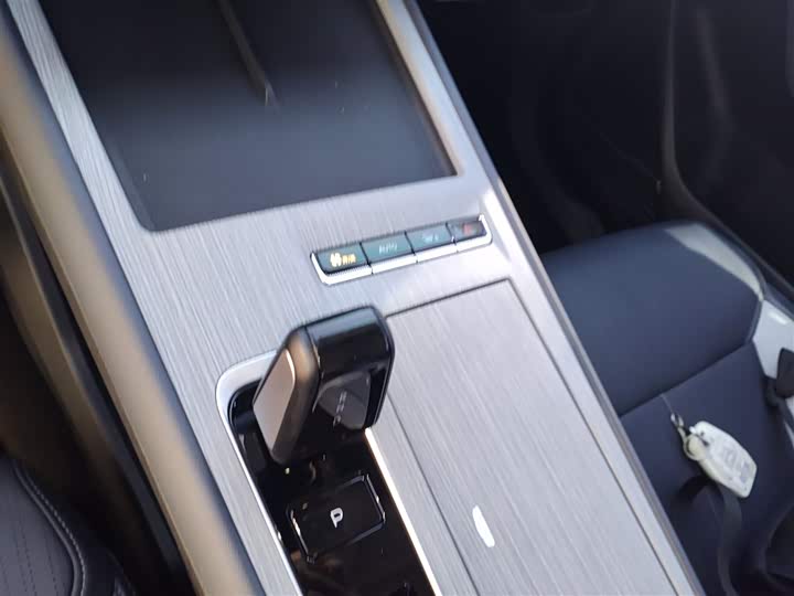 Фото 7 - Geely Atlas L