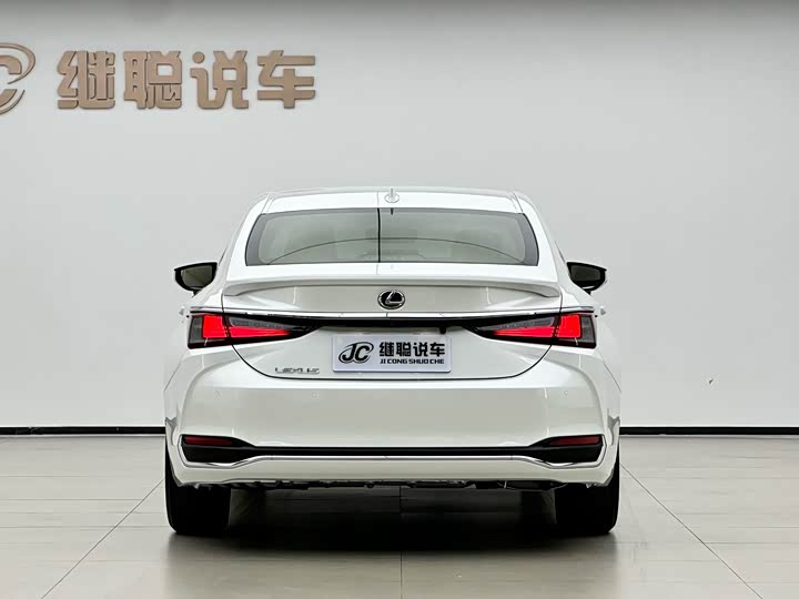 Фото 4 - Lexus ES