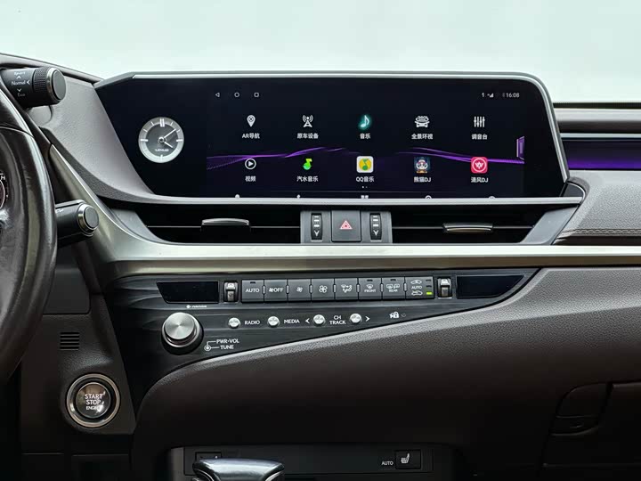 Фото 9 - Lexus ES