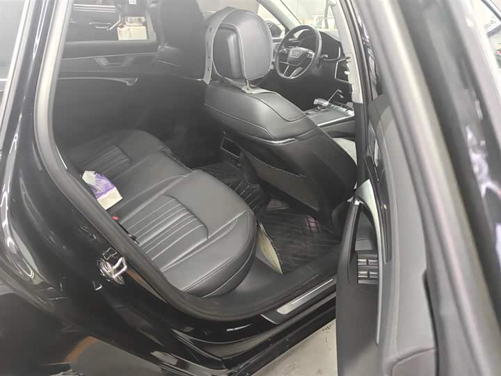 Фото 8 - Audi A6L