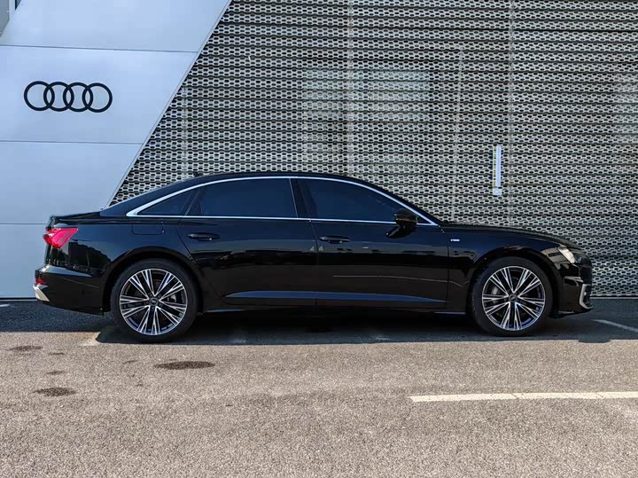 Фото 3 - Audi A6L