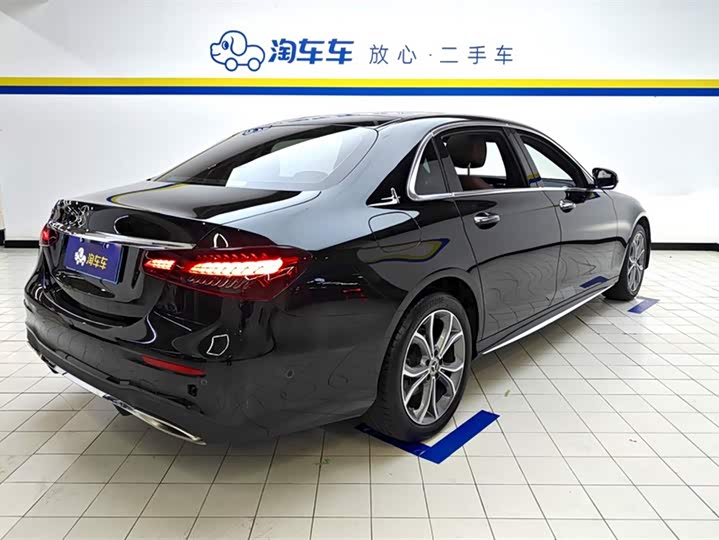 Фото 3 - Mercedes-Benz E-Class