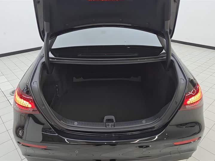 Фото 4 - Mercedes-Benz E-Class