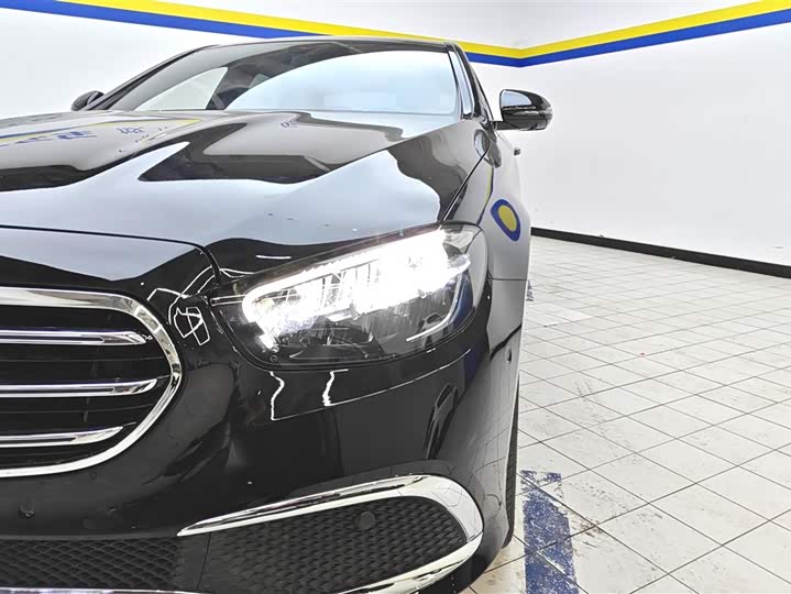 Фото 5 - Mercedes-Benz E-Class