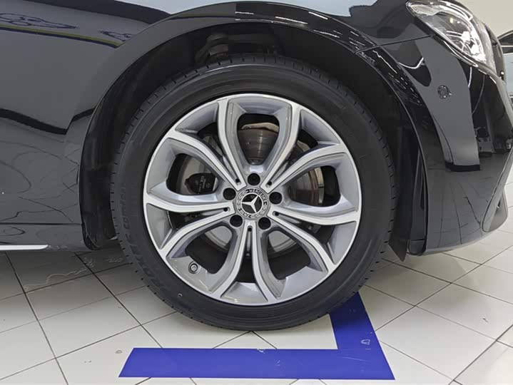 Фото 6 - Mercedes-Benz E-Class