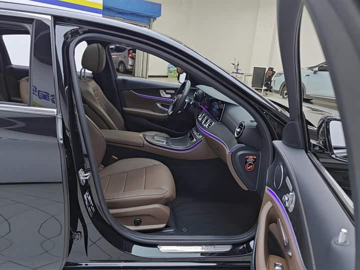 Фото 8 - Mercedes-Benz E-Class