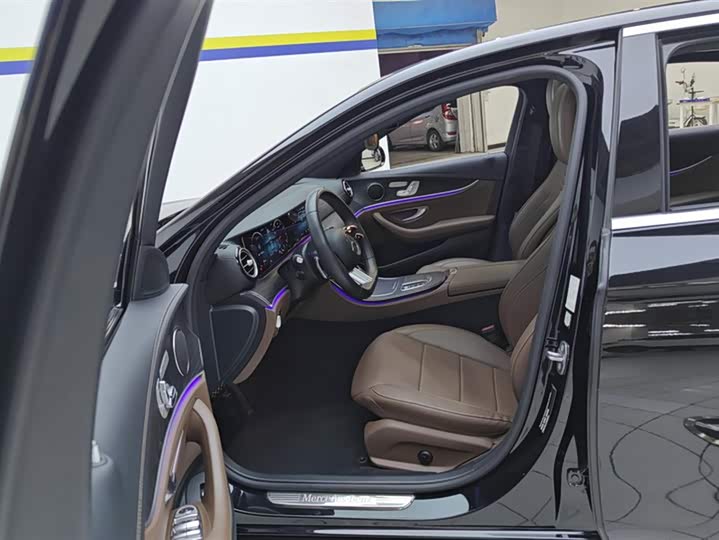 Фото 9 - Mercedes-Benz E-Class