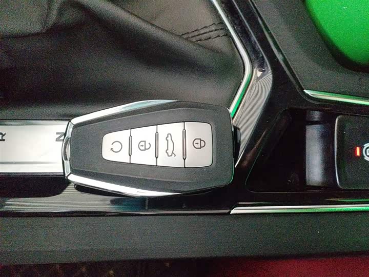 Фото 9 - Geely Emgrand GS