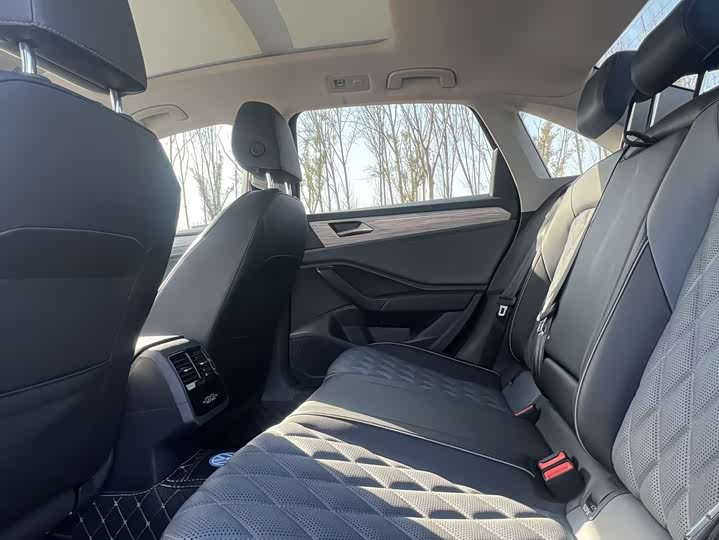 Фото 4 - Volkswagen Sagitar L